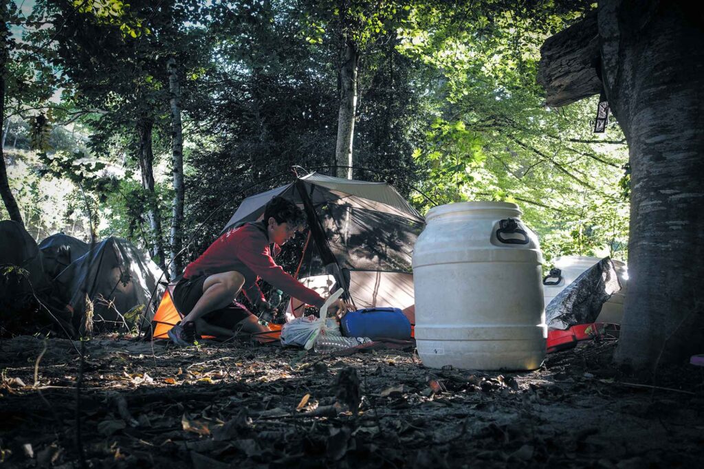 Day 2<br><br>The night was long and full of pain – body still needs to get used to the rhythm. Anyway, wake up feeling brand new.<br><br>Packing all the stuff and refilling our energies, ‘cause the river is calling.